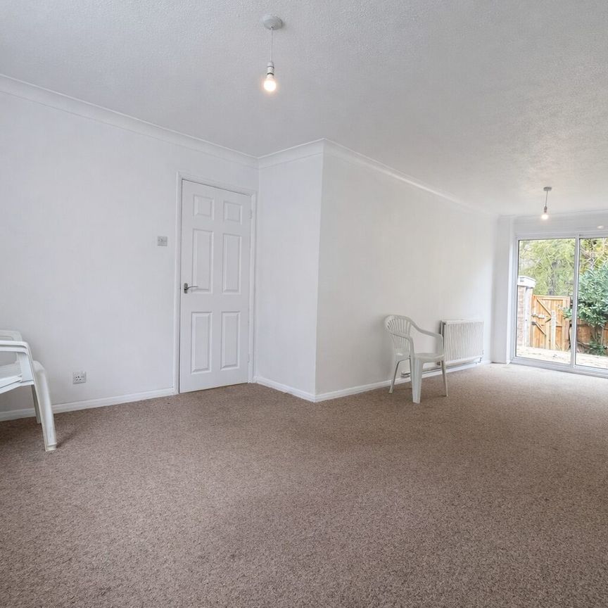 3 Bed Terraced, Hithercroft Road, High Wycombe,HP13 5RD - Photo 1