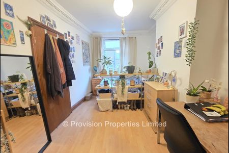 5 Bedroom Student Properties Leeds - Photo 2