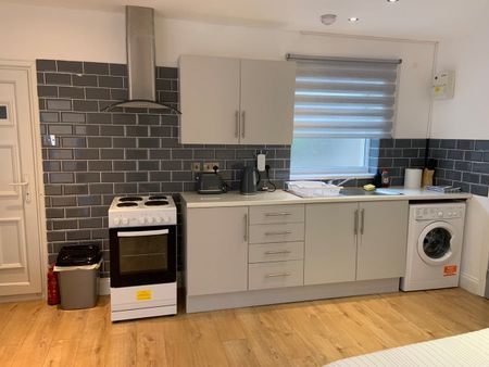 Studio Flat, Eastern Avenue, IG2 - Photo 4