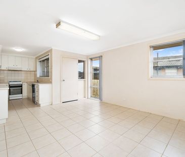 COMFORTABLE 3 BEDROOM HOME - Photo 5