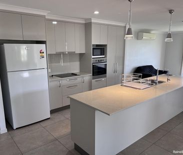 Beautiful 3 Bedroom - Close to Hospital - Photo 6