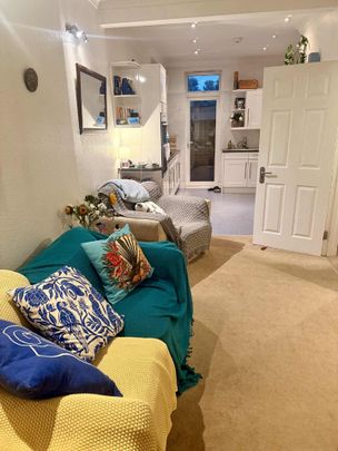 Room in a Shared House, Putney Bridge Road, SW15 - Photo 1