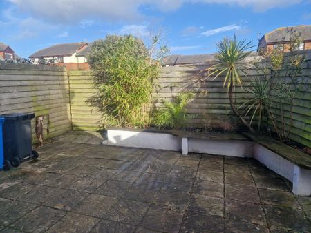 1 bedroom semi-detached house to rent - Photo 2