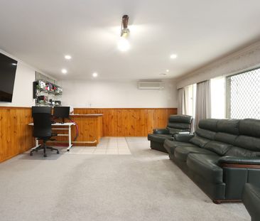 Large Family Home in a Quiet Court Location - Photo 2