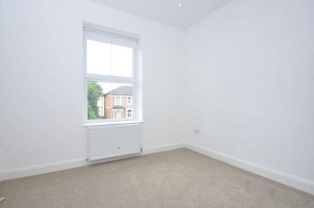 5 bedroom semi-detached house to rent - Photo 3