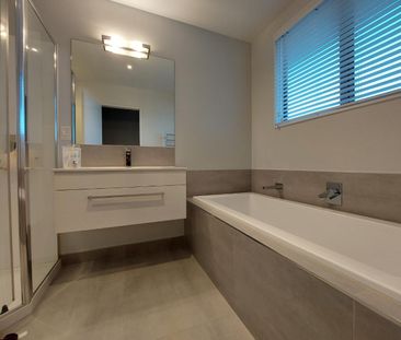 Spacious family Home in Millwater - Photo 4