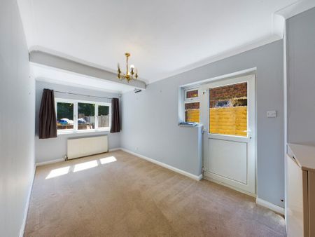 4 bedroom detached house to rent - Photo 5