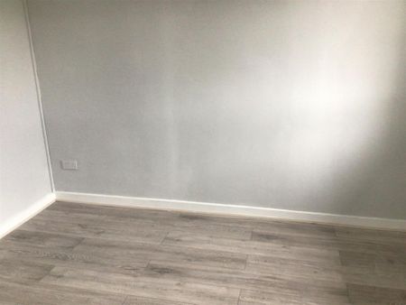 2 bedroom semi-detached house to rent - Photo 3