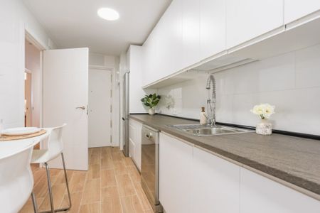 Beautiful room in Plaza España with private bathroom - Photo 4