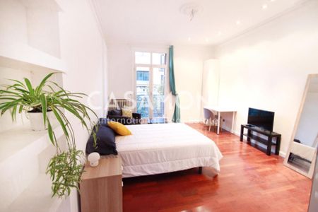 Spacious Room in Modern Co-Living Apartment with Elevator - Photo 3