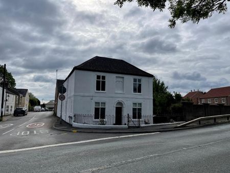 3 bedroom semi-detached house to rent - Photo 2