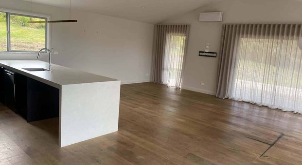 Modern Four-Bedroom Home with Sea Views - Photo 1