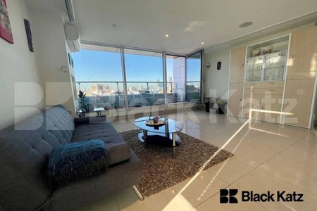 Highly desirable development, stunning roof terrace & 24 Hr. Concierge - Photo 5
