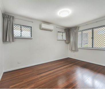 220 Broadwater Rd, Mansfield, Qld 4122 - Photo 4