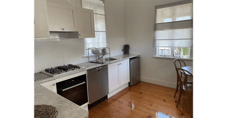 Detached One Bedroom House Furnished - Photo 2