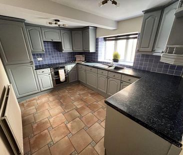 2 bedroom semi-detached house to rent - Photo 4