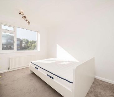3 bedroom flat to rent - Photo 2