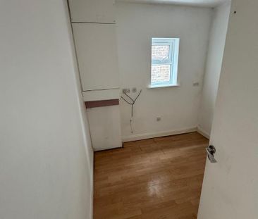 4 bedroom semi-detached house to rent - Photo 5