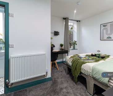 1 bedroom in a house share to rent - Photo 4