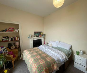 17 Woodland Terrace, Flat 5, Plymouth - Photo 2