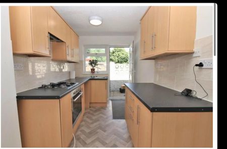 2 bedroom terraced house to rent - Photo 4