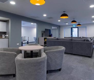 1 bedroom in a flat share to rent - Photo 1