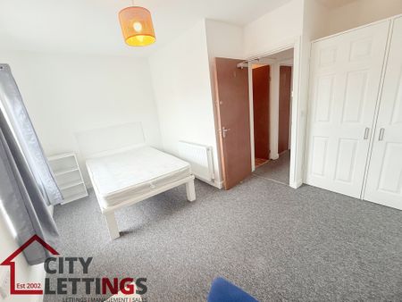 5 Bedroom Town House - Photo 5