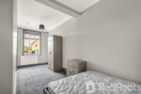 4 bed terraced house to rent in Minsthorpe Lane, South Elmsall, Pontefract, West Yorkshire, WF9 - Photo 4