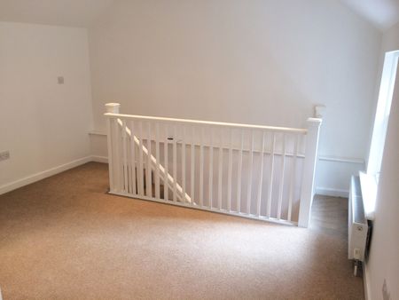 1 Bed Semi-Detached House, Child's Lane, SE19 - Photo 2