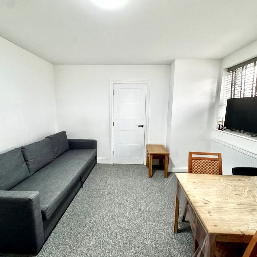 Old Ruislip Road, Northolt, UB5 6QQ - Photo 1