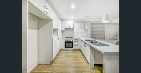 Modern Coastal Living in East Corrimal - Spacious 3-Bedroom Townhouse - Photo 5