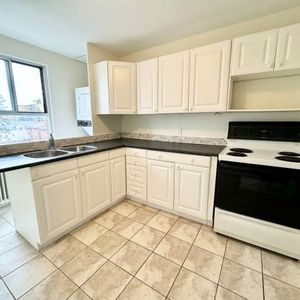 2696 LAKESHORE BLVD. W. 26 - MIMICO, 2BR/1BATH, LAUNDRY, STEPS TO TTC - Photo 2