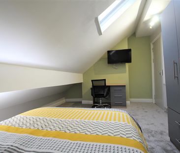 6 bedroom semi-detached house to rent - Photo 3