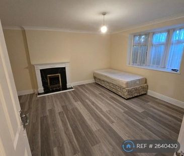 4 bedroom end of terrace house to rent - Photo 2