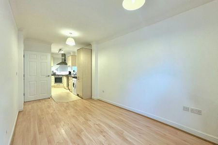 London Road, Camberley, Surrey, GU15 - Photo 5