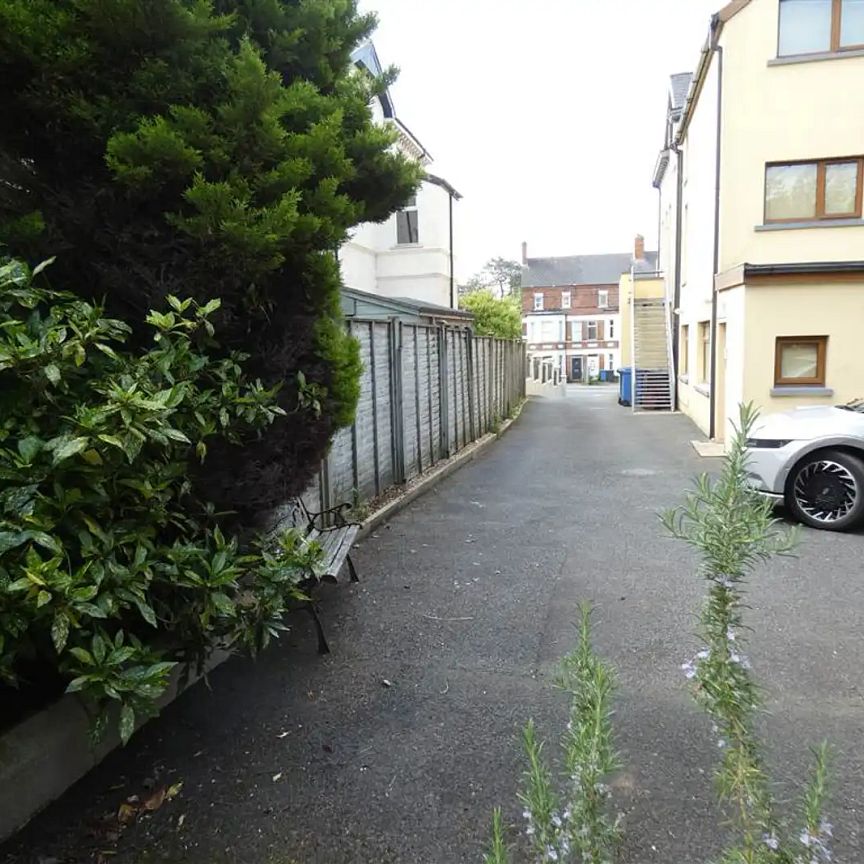 152A Upper Newtownards Road, - Photo 1