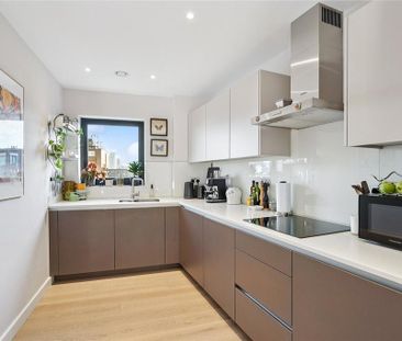 2 bedroom penthouse to rent - Photo 2