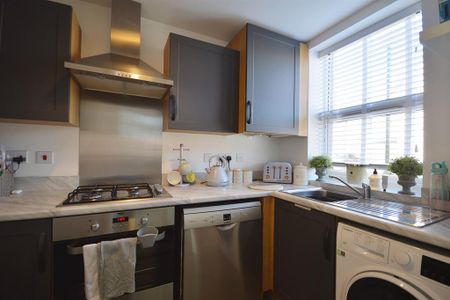 2 bedroom semi-detached house to rent - Photo 4