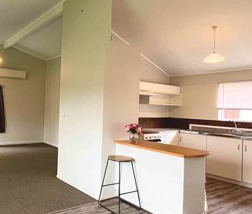 Tidy & Secure Home, Handy to Everything - Photo 4