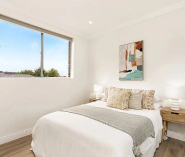 Stylish Modern Townhouse Offering Comfort, Space & Lifestyle Conven... - Photo 4