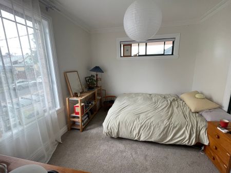 Thornbury - Photo 3