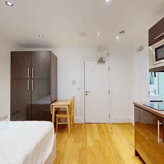 Studio to rent - Photo 1