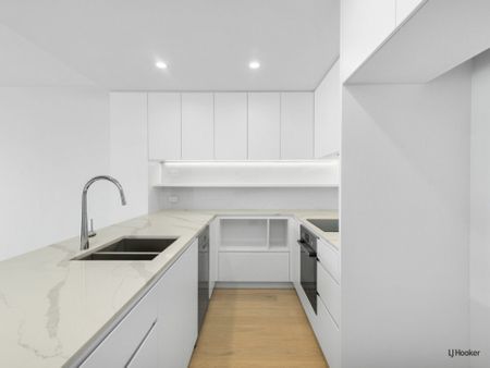 Two bedroom beachside apartment in the heart of Palm Beach! - Photo 3