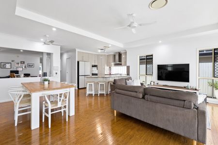 18 Portside Place, Shoal Point - Photo 2