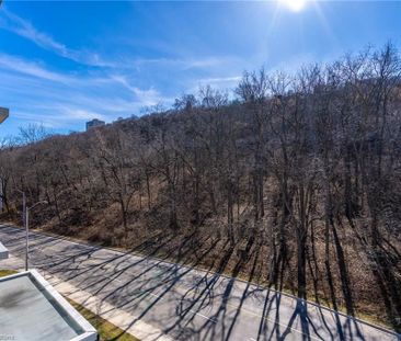 For Lease - 455 Charlton Avenue Unit# 402, Hamilton, Ontario - Photo 4
