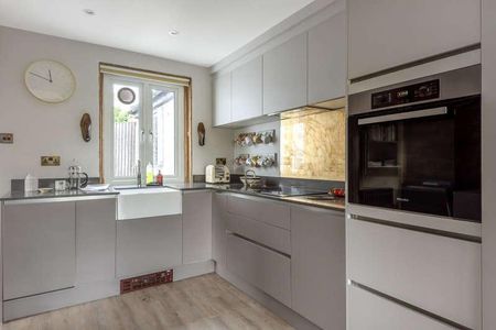 One Tree Hill Road, Guildford, GU4 - Photo 2