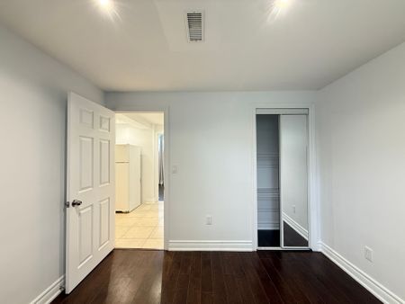 For Lease - 3 Alamosa Drive, Toronto, Ontario - Photo 2