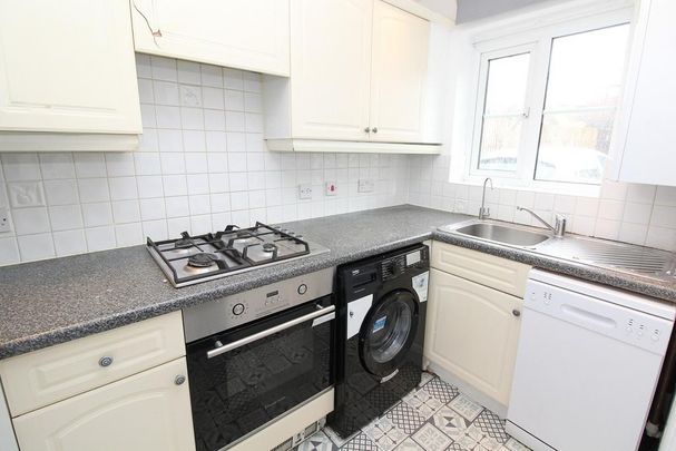2 bedroom end of terrace house to rent - Photo 1