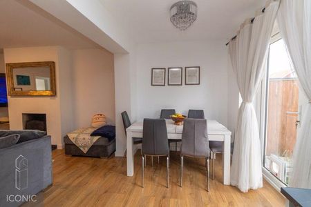 3 bedroom semi-detached bungalow to rent - Photo 3