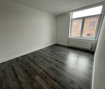 Gerenoveerde rijwoning met 2 slpks, poyvalente zolderruimte, terras... - Foto 3